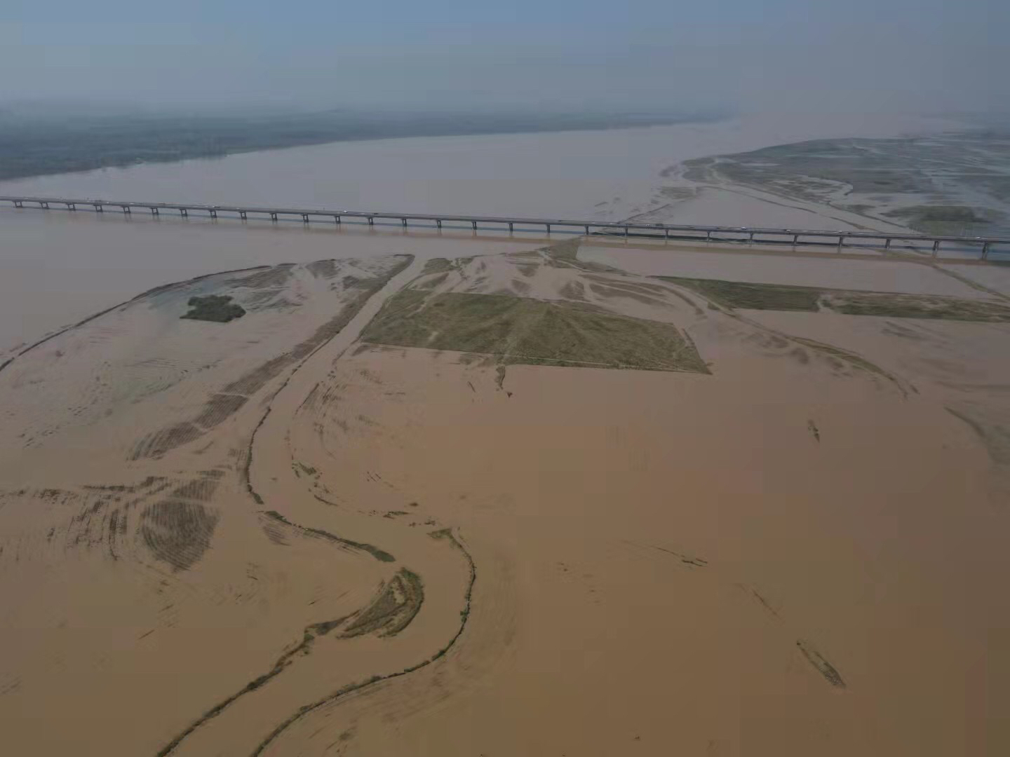 直击郑州黄河花园口!最新水位90.85米,沿线设20余个值守卡点禁行