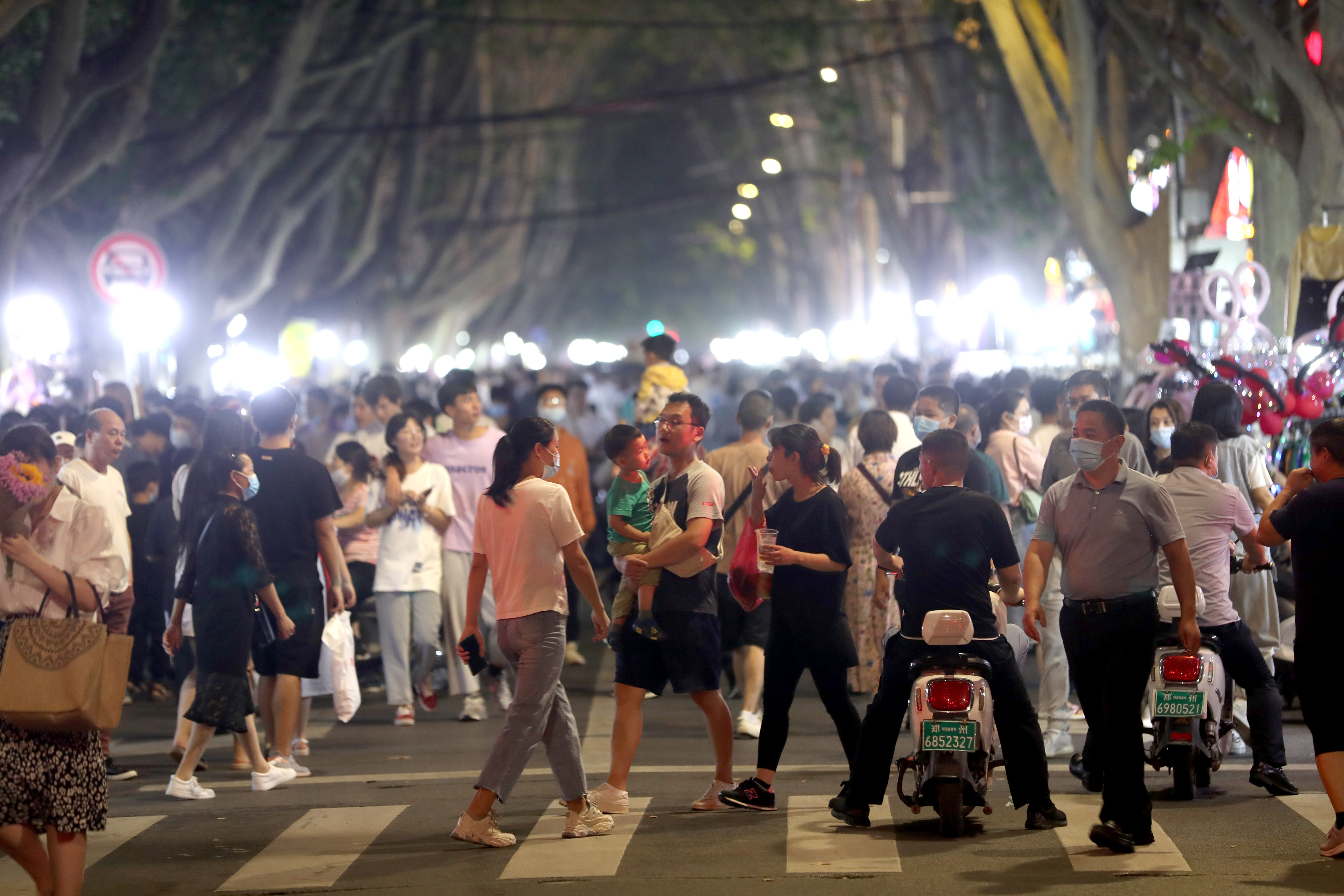 红红的国庆节火火的健康路火爆的郑州健康路夜市回来了